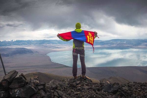 Tsagaan Shuvuut (White Bird) Mountain 