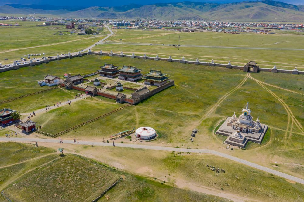 Map of Karakorum with sights Erdene Zu Monastery, museum and Orkhon Vallye, Main hotels/camps, directions to UB, Ugii, Red Waterfall