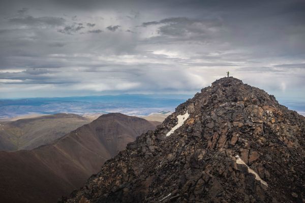 Tsagaan Shuvuut (White Bird) Mountain 