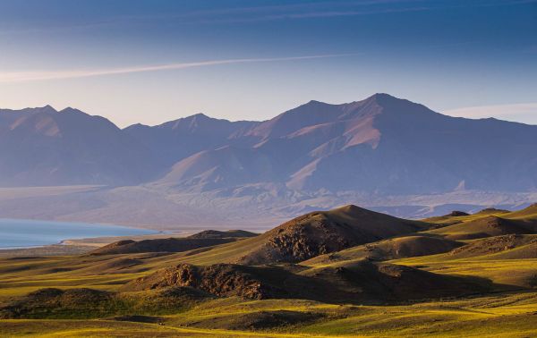 Tsagaan Shuvuut (White Bird) Mountain 