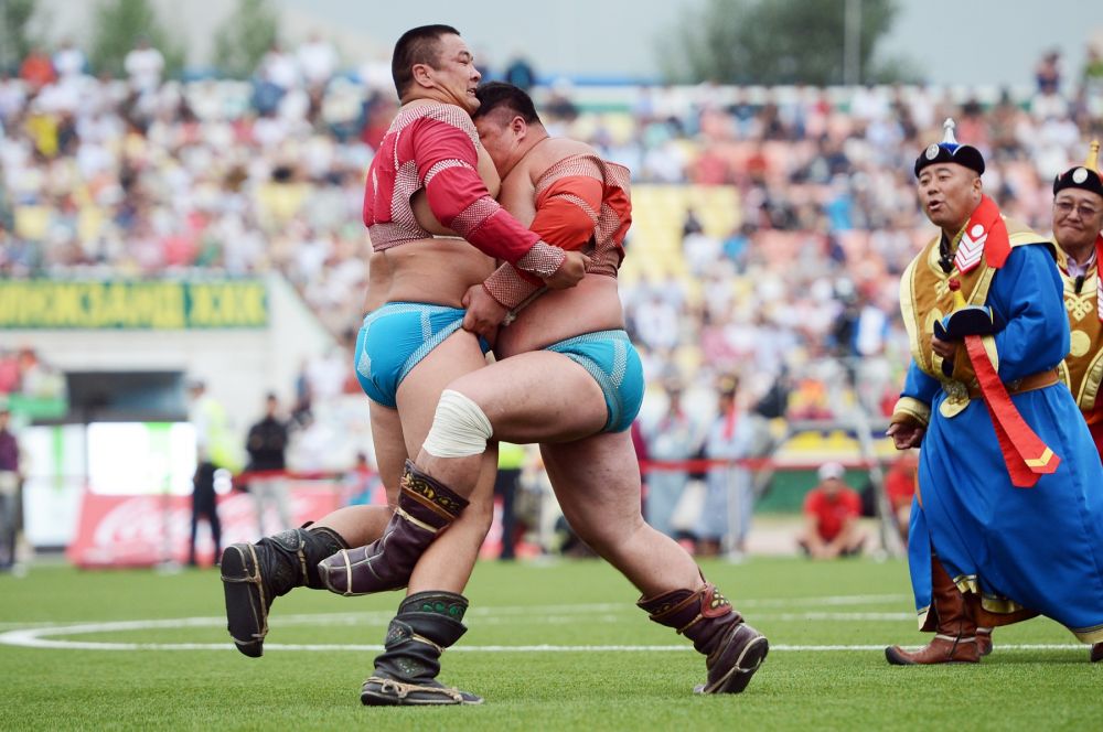 Wrestlers wrestling in Nadaam festival