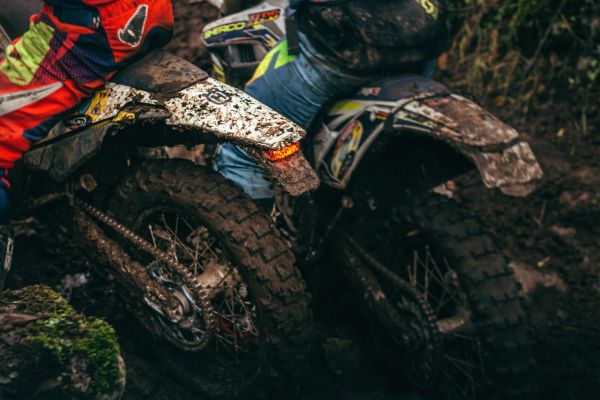 2T vs. 4T Motorbikes: Choosing the Right Ride for Your Mongolia Adventure