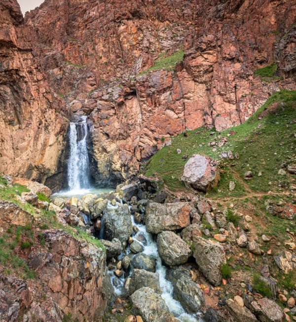 Goojuur Waterfall in Uvs