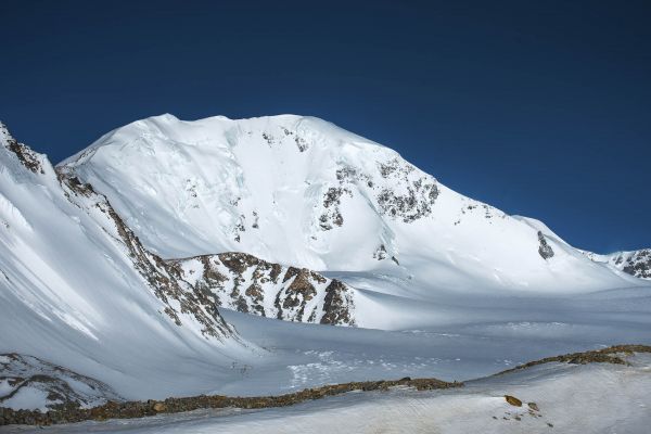 Khuiten Peak Mountain